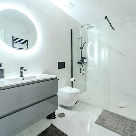 Apartment Lz By House And People