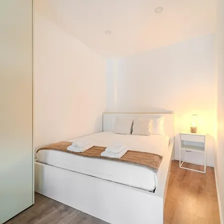 Lz By House And People