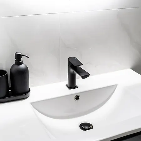 Apartment Lz By House And People *