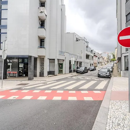 Lz By House And People