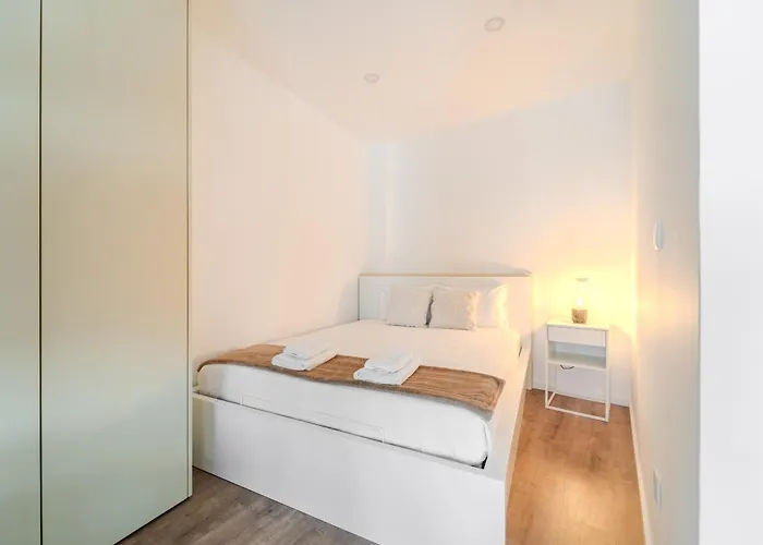 Lz By House And People