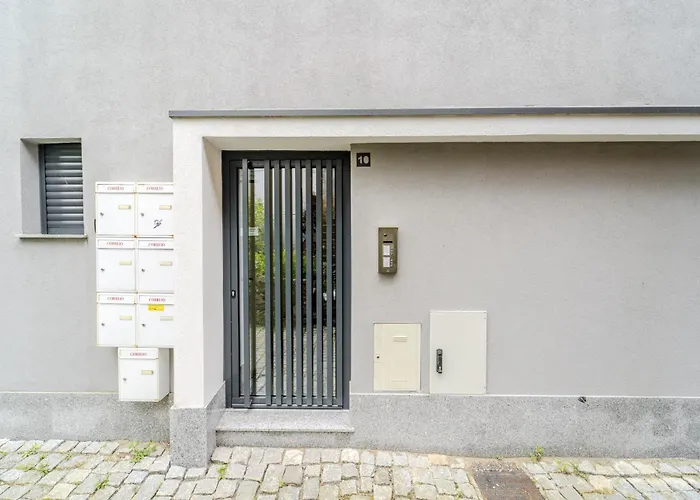 Lz By House And People